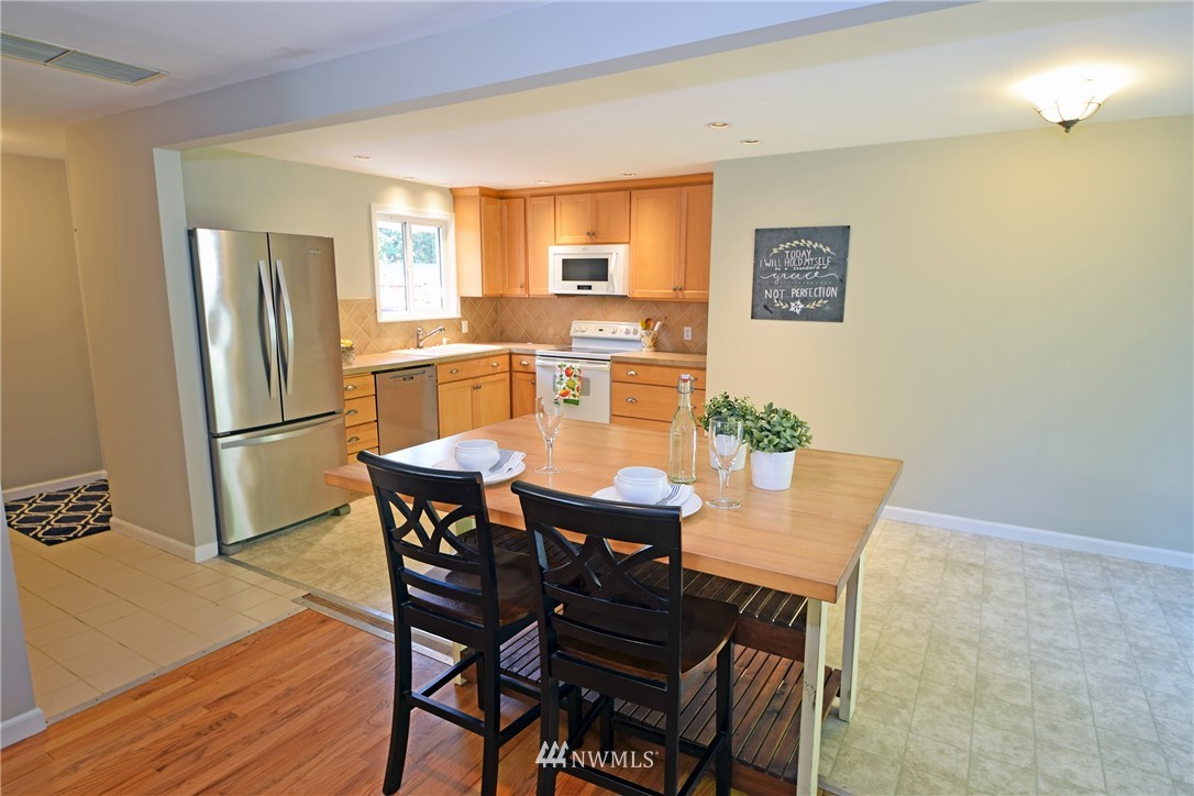 7017 176th Place Southwest Edmonds, WA 98026 - Photo 8 of 25 Gallery Image 8