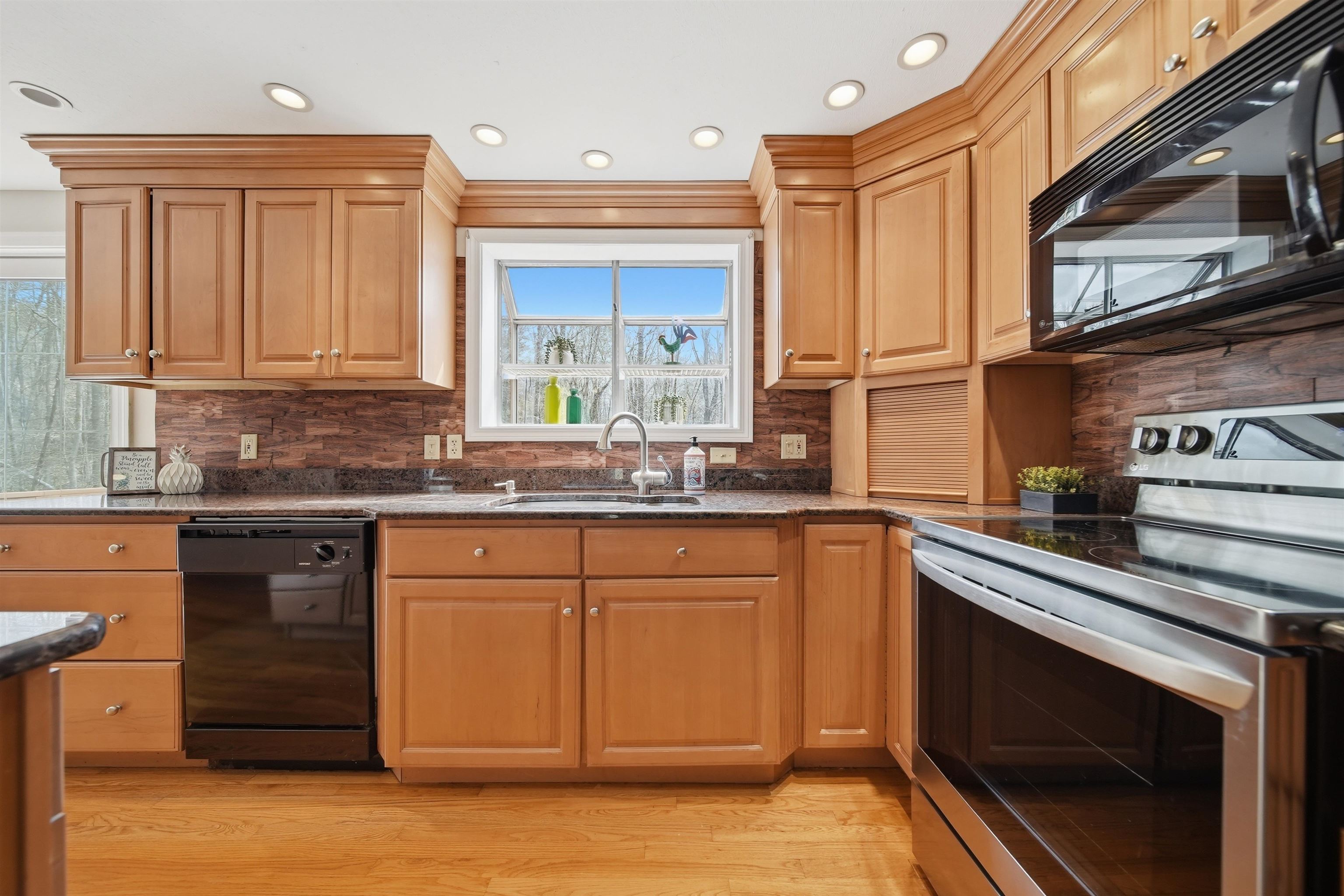 57 Grey Rock Road Bedford, NH 03110 - Photo 7 of 52