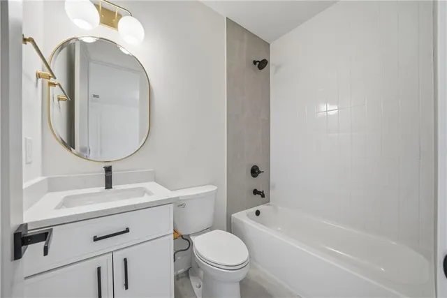 an empty room with wooden floor and ceiling fan