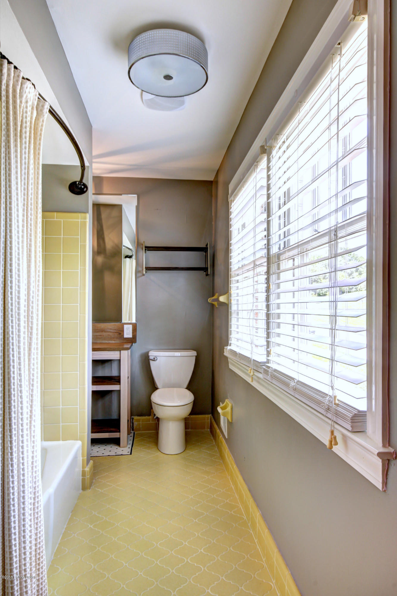 5505 Apache Road Louisville, KY 40207 - Photo 40 of 62 Upstairs full bathroom