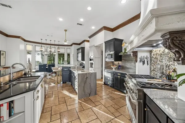 $2,390,000 | 707 Oak Hill Lane, Cedar Hill, TX 75104