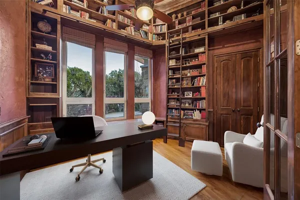 $2,390,000 | 707 Oak Hill Lane, Cedar Hill, TX 75104