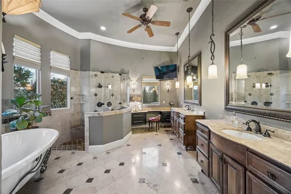 $2,390,000 | 707 Oak Hill Lane, Cedar Hill, TX 75104