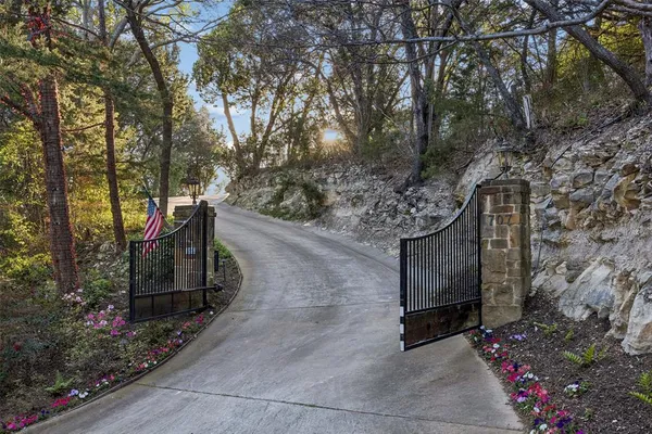 $2,390,000 | 707 Oak Hill Lane, Cedar Hill, TX 75104