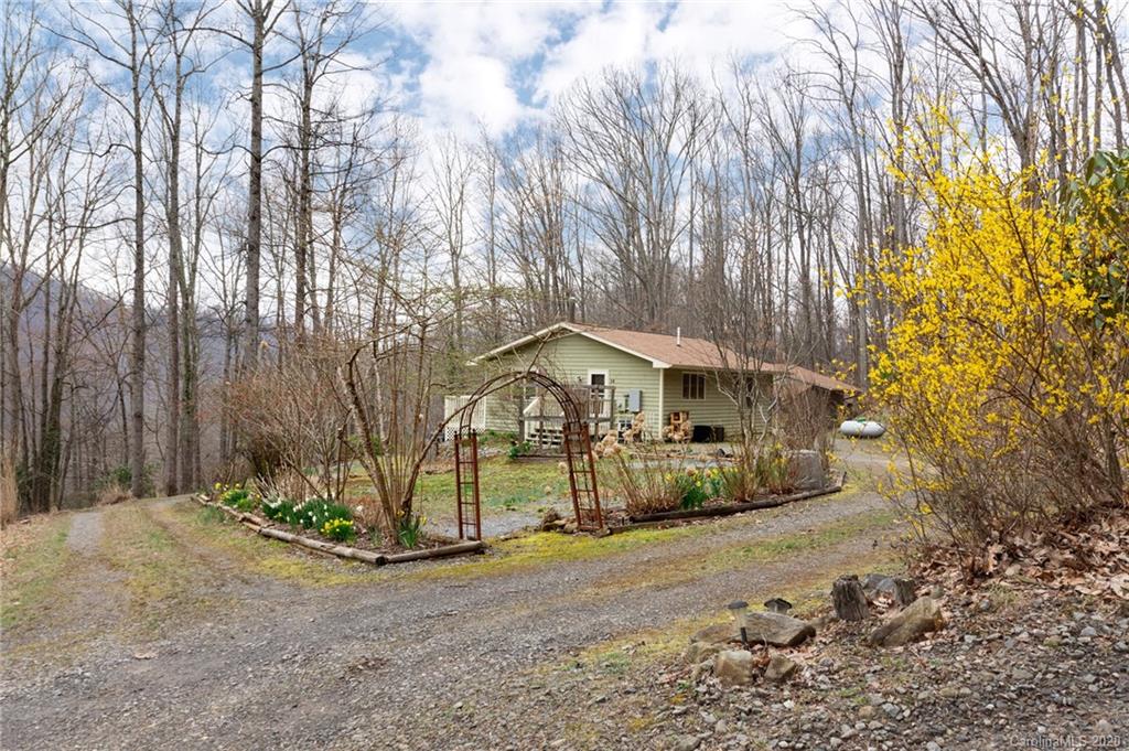 84 Bryant Road Swannanoa, NC 28778 - Photo 3 of 23 Gallery Image 3