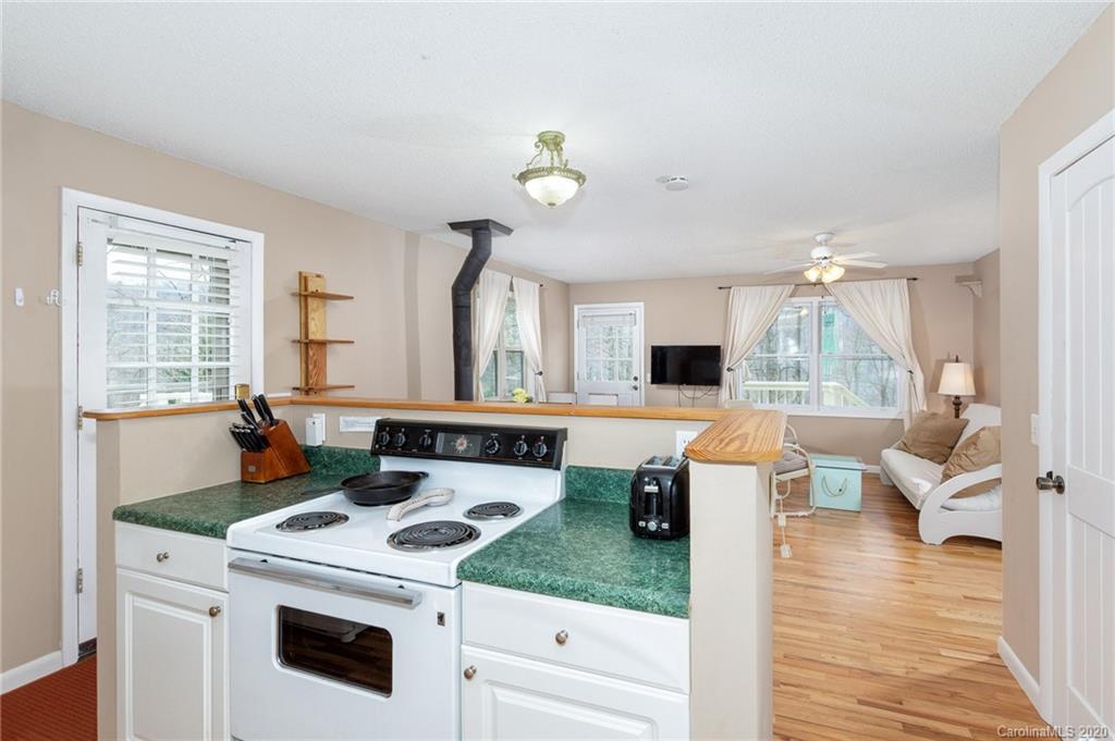 84 Bryant Road Swannanoa, NC 28778 - Photo 10 of 23 Gallery Image 10
