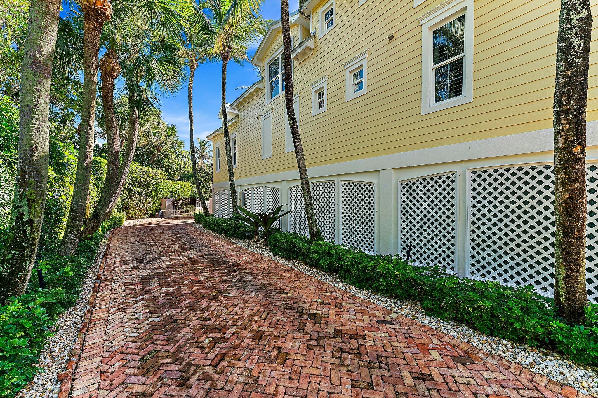 134 North Beach Road Hobe Sound, FL 33455 - Photo 40 of 54 a pathway of a house with a yard