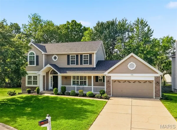 $685,000 | 2412 Parkmoor Court, Des Peres, MO 63021