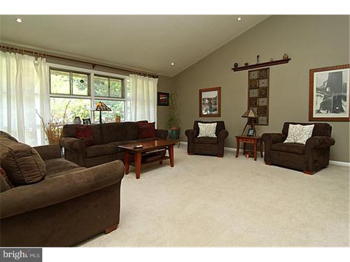 605 Paddock Road Havertown, PA 19083 - Photo 2 of 18 Living Room