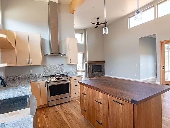 658 South Valley View Road Ashland, OR 97520 - Photo 7 of 31 Kitchen