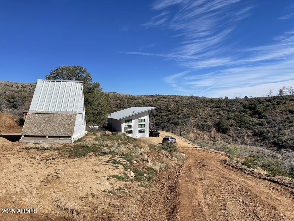 1076 East Horseshoe Springs Road Winkelman, AZ 85192 - Photo 14 of 31 a front view of a house with a yard