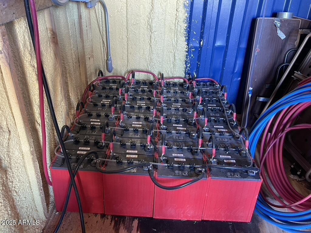 1076 East Horseshoe Springs Road Winkelman, AZ 85192 - Photo 18 of 31 a bathroom with a bathtub and shower