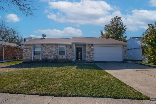 a view of a house with garden and yard