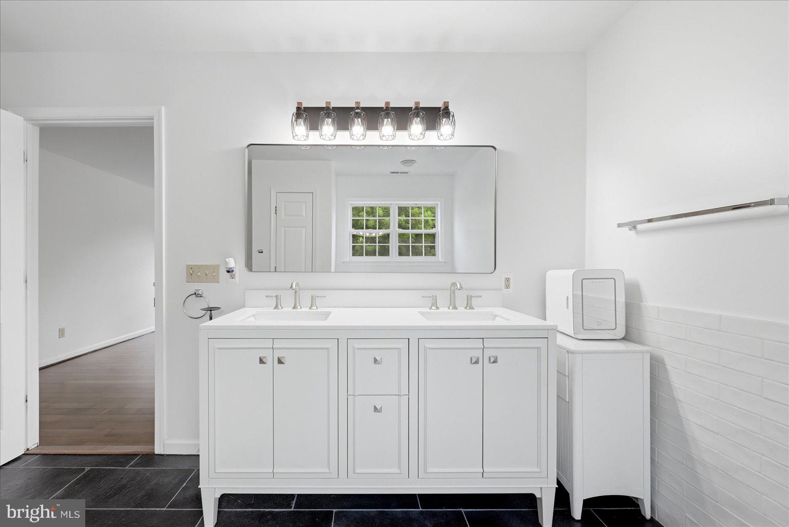 4101 Roberts Road Fairfax, VA 22032 - Photo 17 of 34