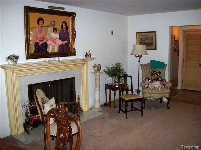 570 Ballantyne Road Grosse Pointe, MI 48236 - Photo 2 of 15 Living room
