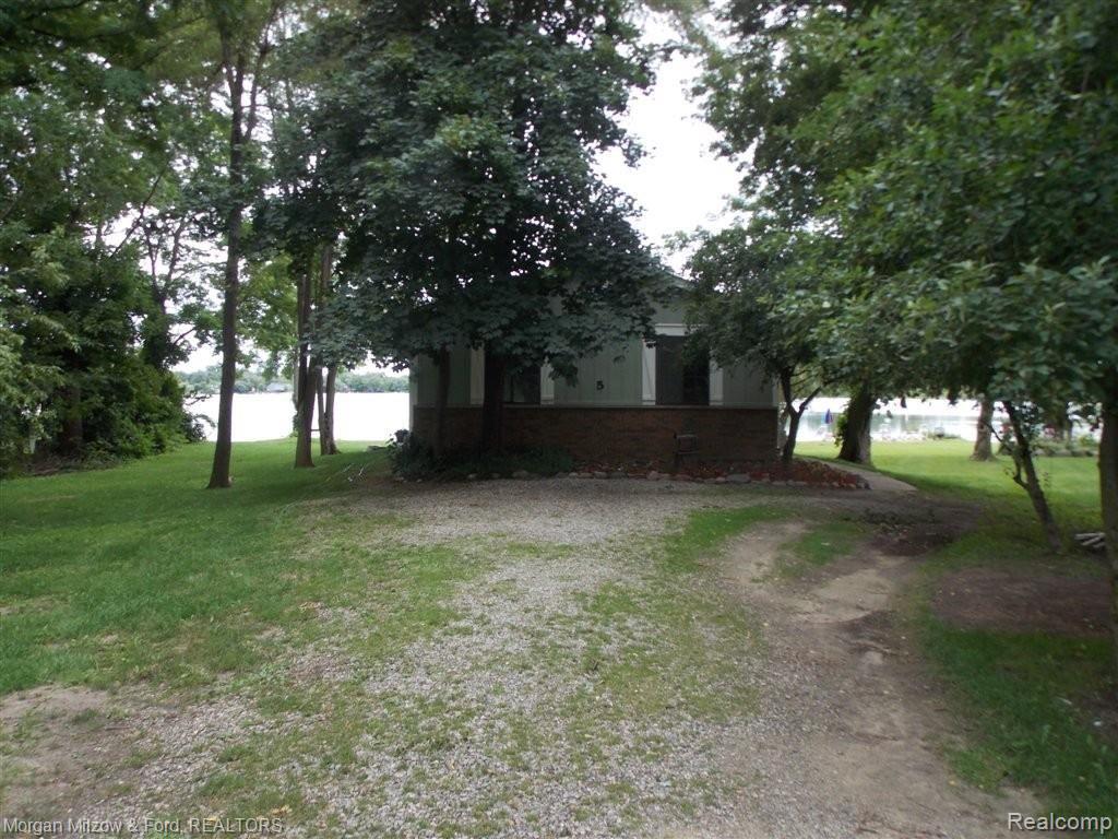 5 Crescent Road Waterford, MI 48327 - Photo 5 of 13 View from Road.jpg