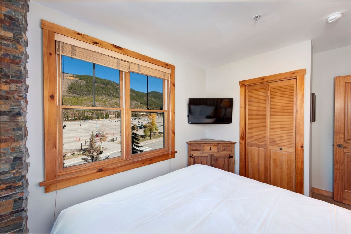 100 Dercum Square, Unit 8362 Keystone, CO 80435 - Photo 19 of 35 a bedroom with a bed and a flat tv screen in it