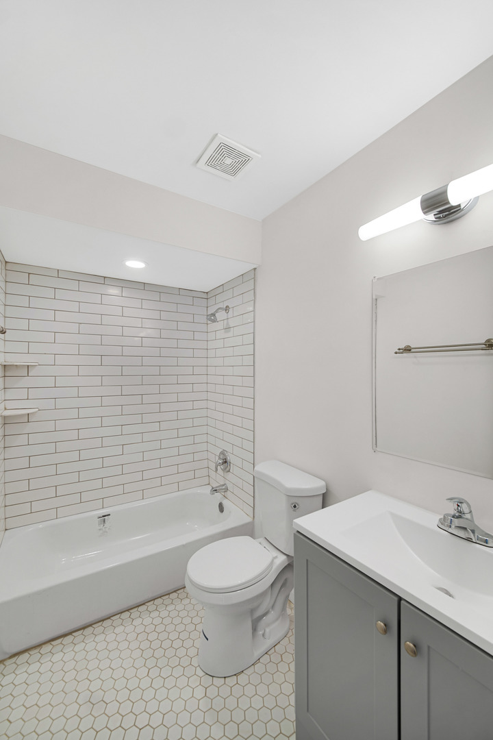 4631 Eberly Avenue, Unit 1N Brookfield, IL 60513 - Photo 3 of 3