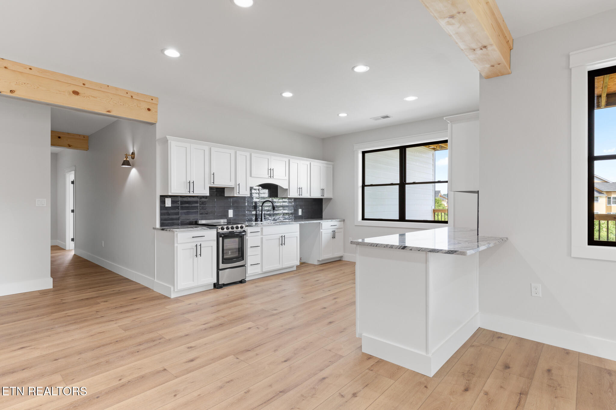 206 Eagle View Drive Dandridge, TN 37725 - Photo 46 of 60 206 Eagle View Drive - Dandridge-68