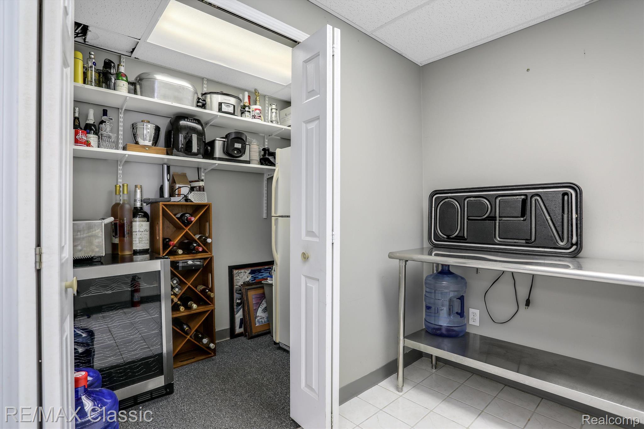 6270 Commerce Road West Bloomfield, MI 48324 - Photo 29 of 43 Guest Suite Below Garage
