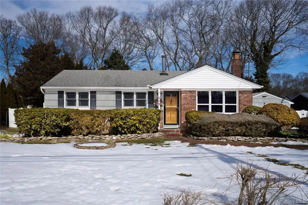 $625,000 | 429 Mollie Boulevard, Holbrook, NY 11741