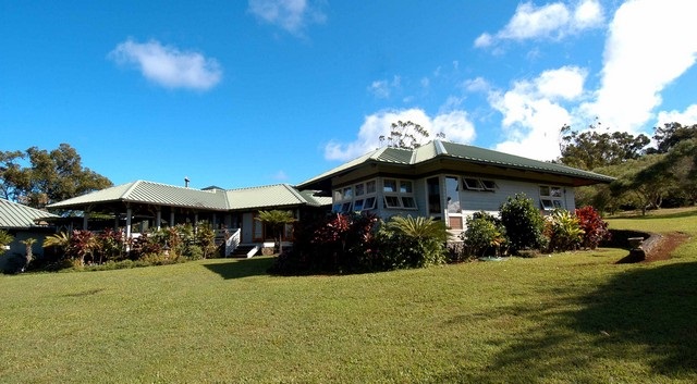 913 Hog Back Road Haiku, HI 96708 - Photo 2 of 18 a front view of a house with garden