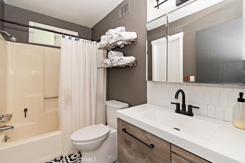 1180 Scenic Way Rimforest, CA 92378 - Photo 12 of 17 Bathroom 2