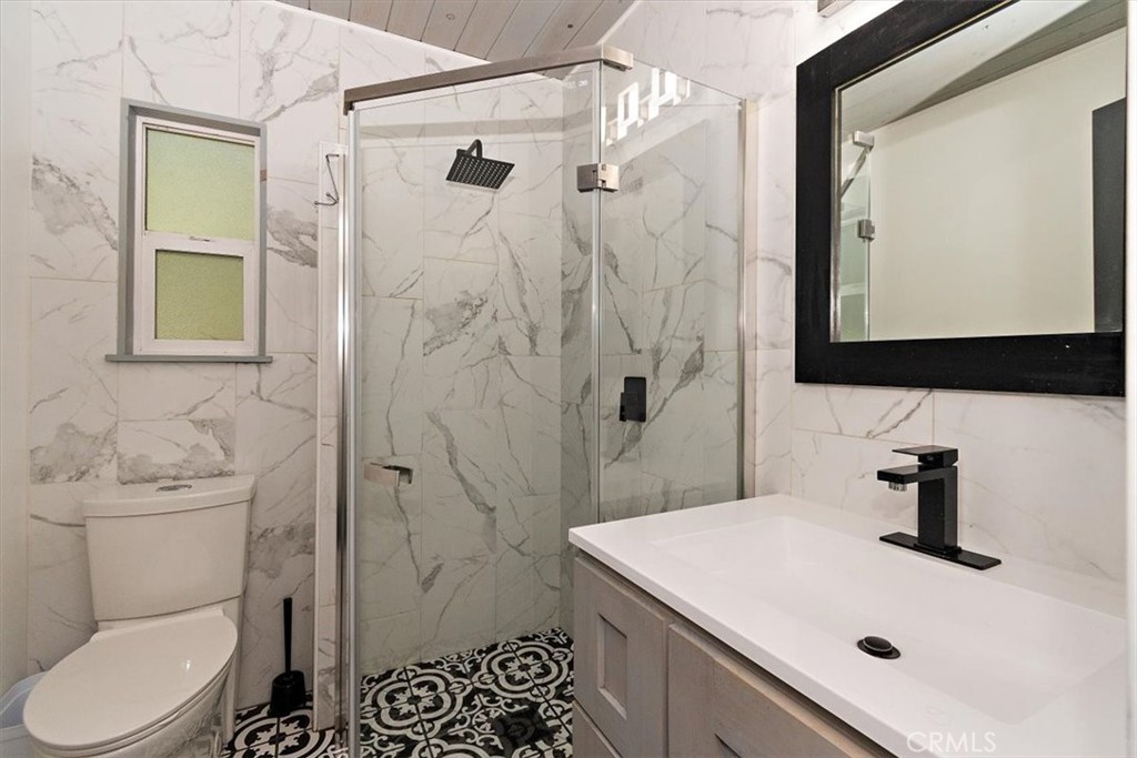 1180 Scenic Way Rimforest, CA 92378 - Photo 8 of 17 Bathroom 1