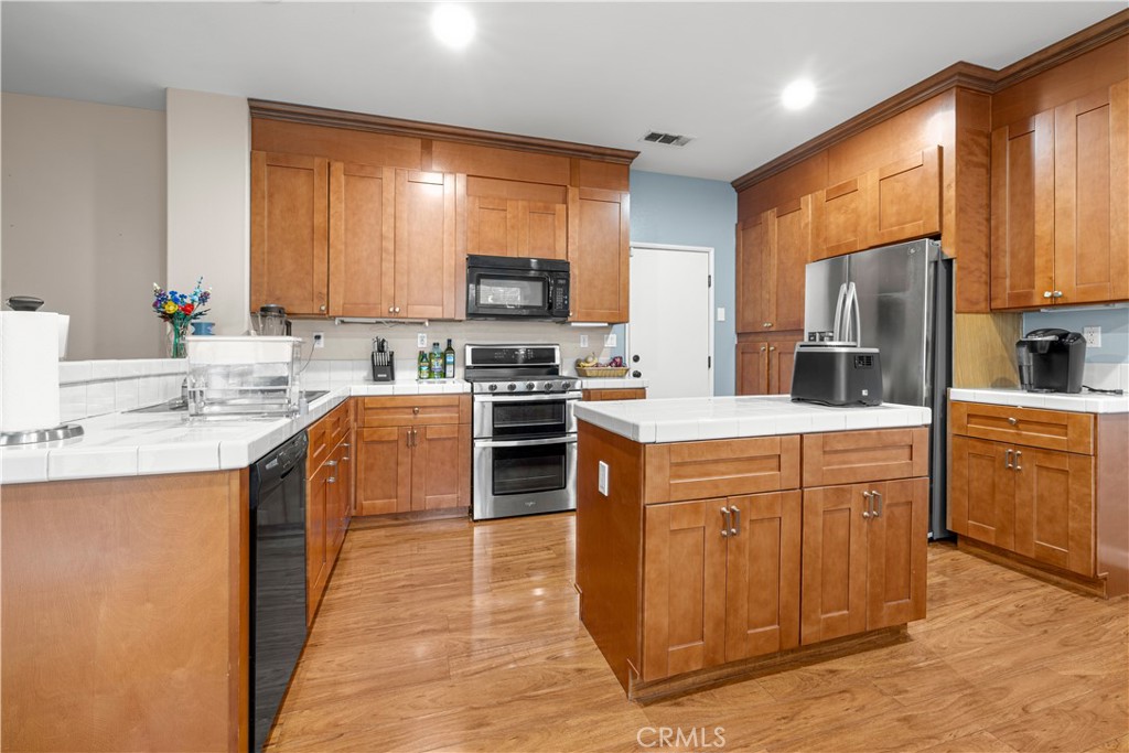 1217 Strand Way Perris, CA 92571 - Photo 9 of 54