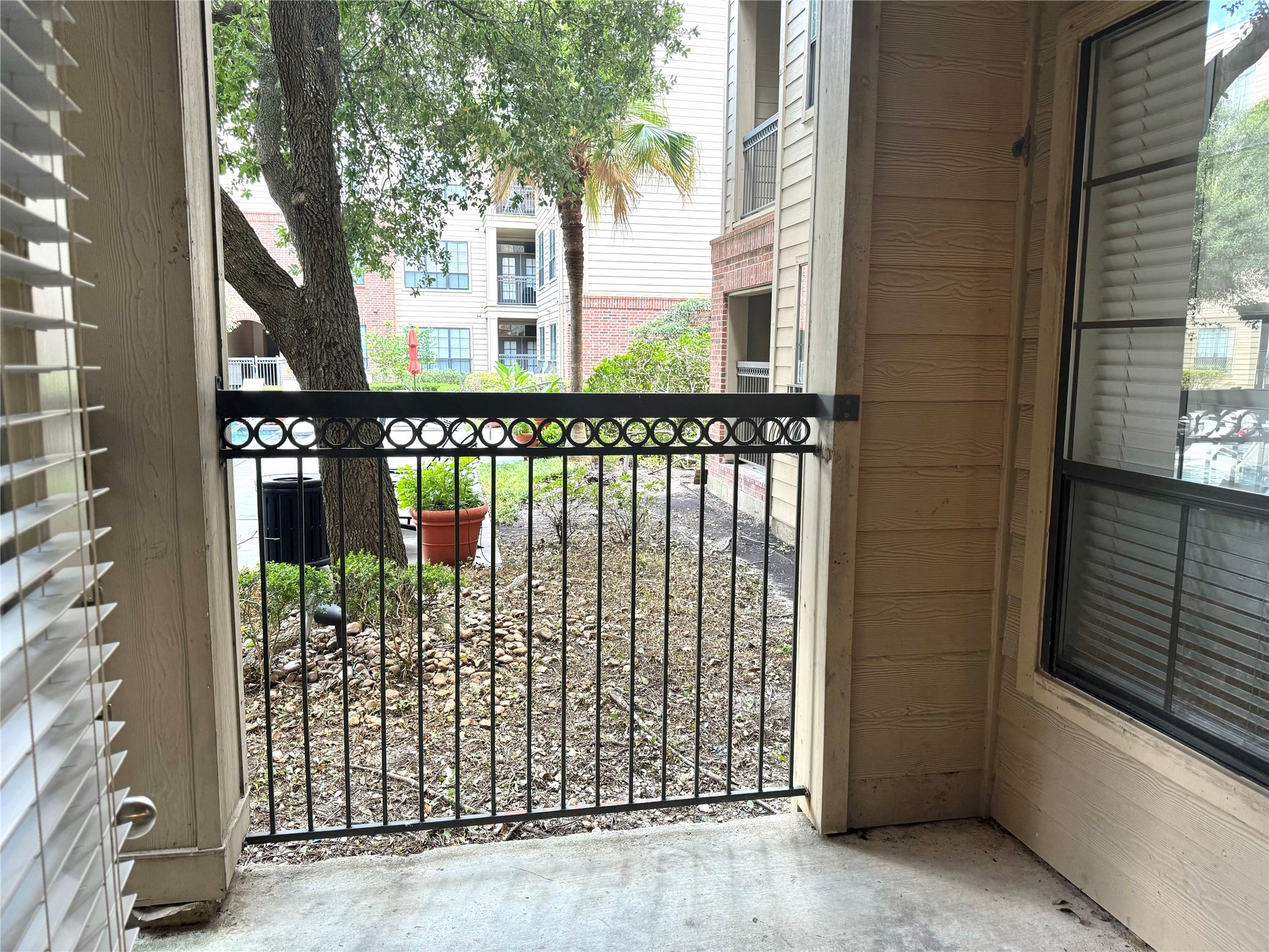 2222 Smith Street, Unit 225 Houston, TX 77002 - Photo 13 of 19 a view of a balcony with lake view
