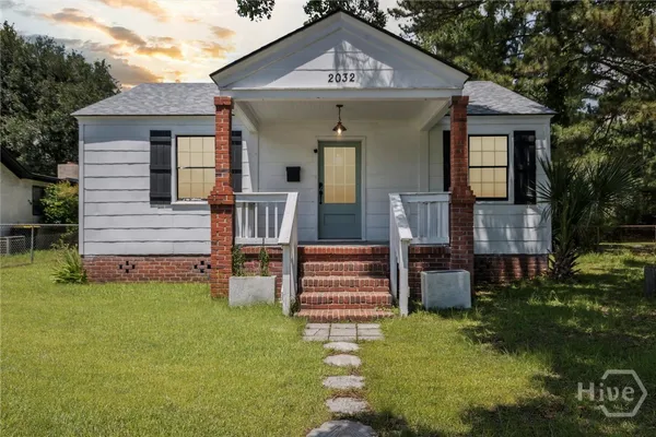 $2,100 | 2032 Beech Street, Savannah, GA 31404