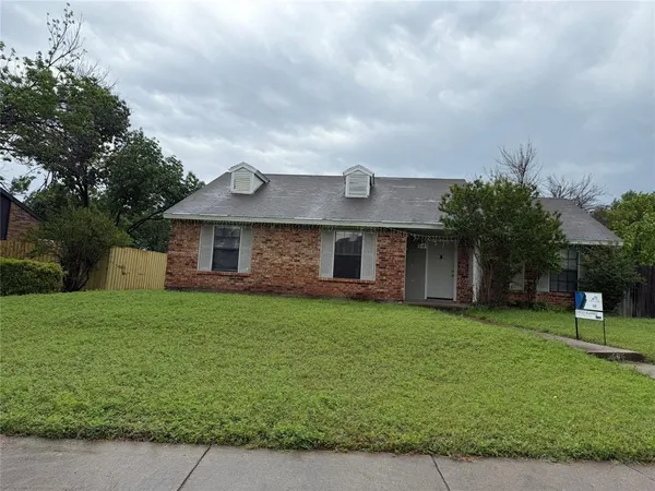 $1,900 | 505 Pico Street, Cedar Hill, TX 75104