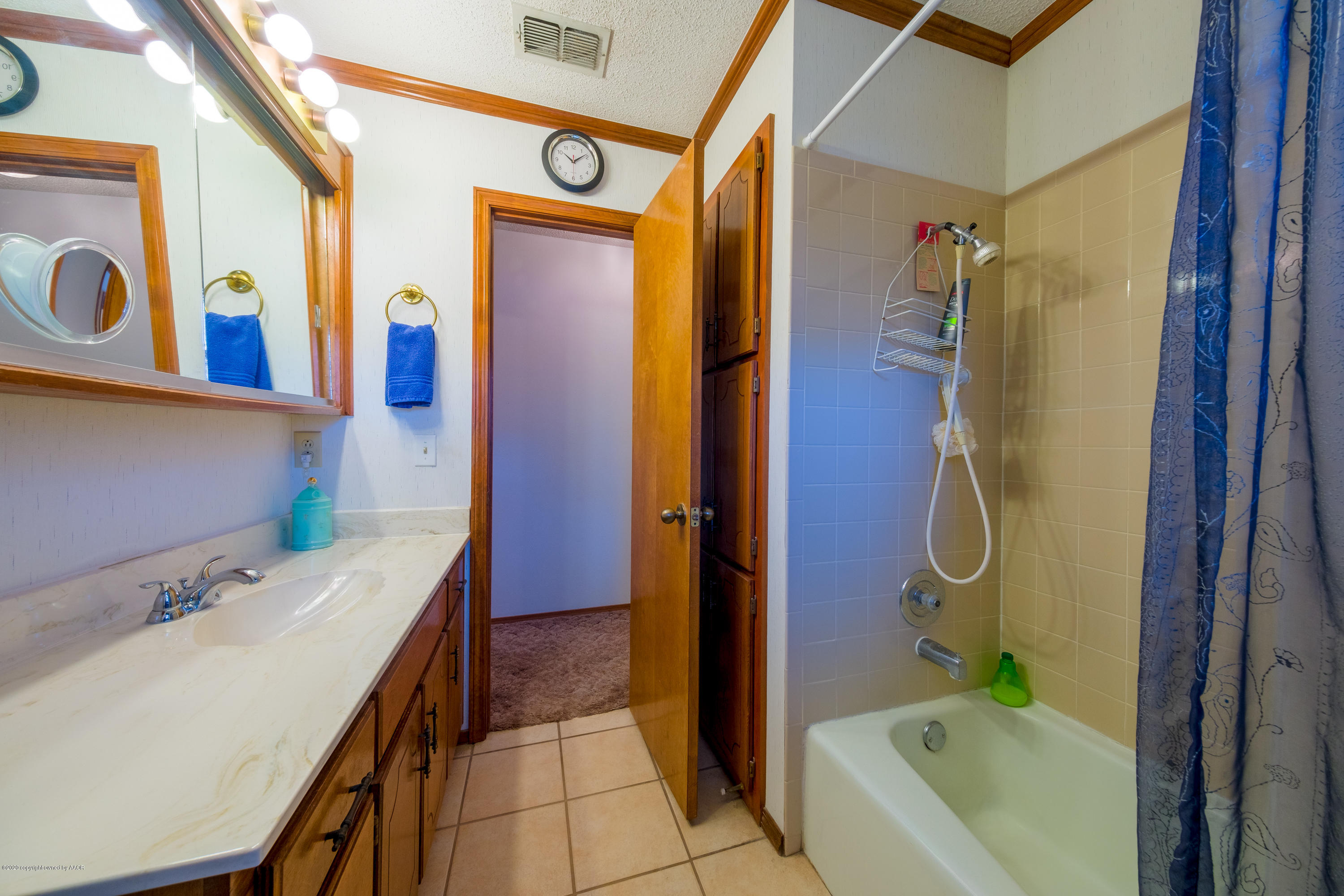 5718 South Fannin Street Amarillo, TX 79110 - Photo 26 of 31 a bathroom with a tub a sink and a shower