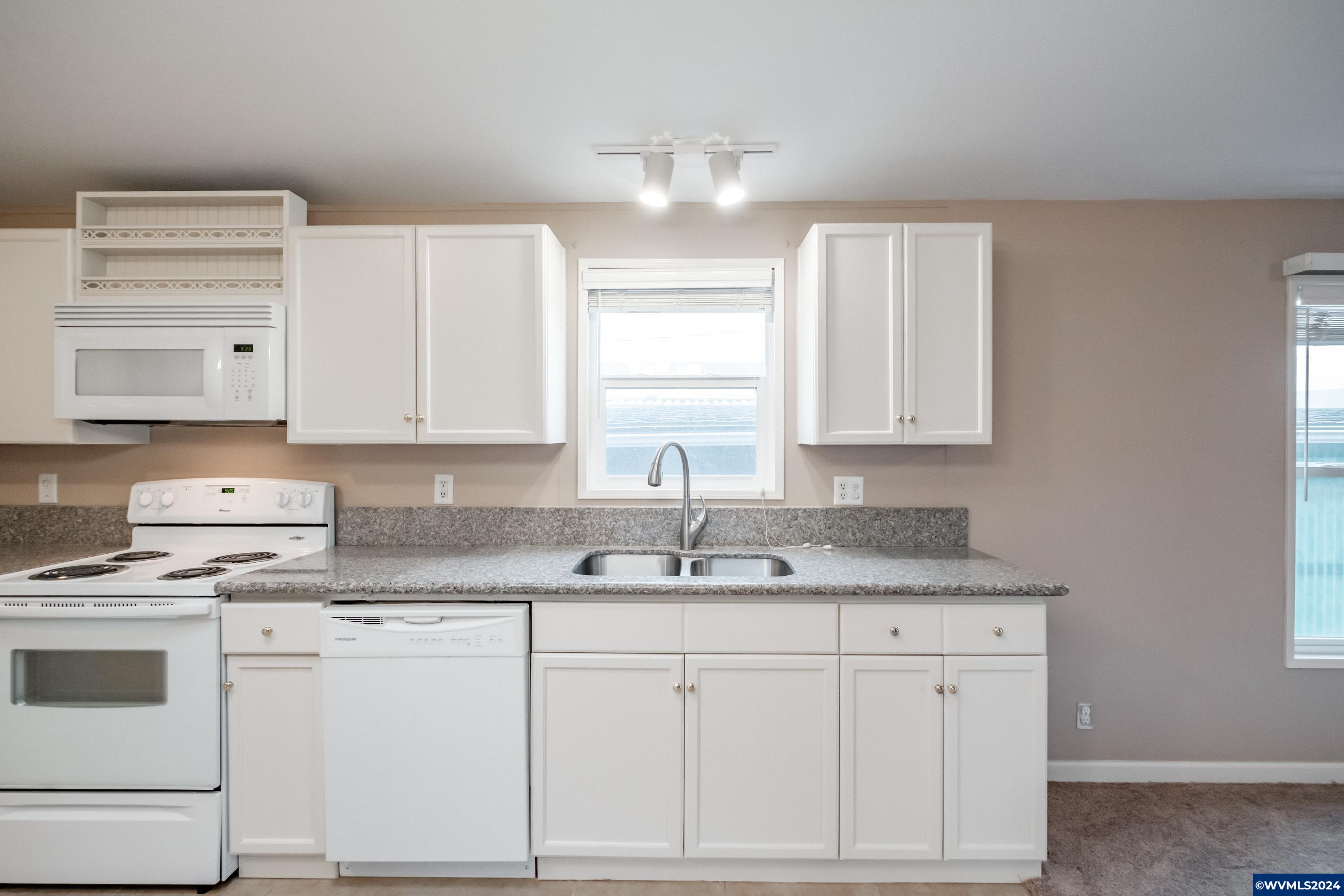 3346 Sunnyview Road Northeast, Unit 19 Salem, OR 97301 - Photo 25 of 34 Gallery Image 25