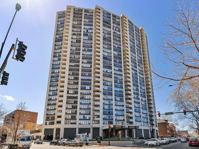 $315,000 | 3930 North Pine Grove Avenue, Unit 2611, Chicago, IL 60613