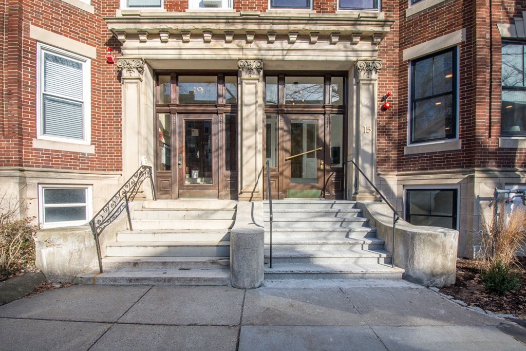 15 Euston Street, Unit 2 Brookline, MA 02446 - Photo 4 of 25