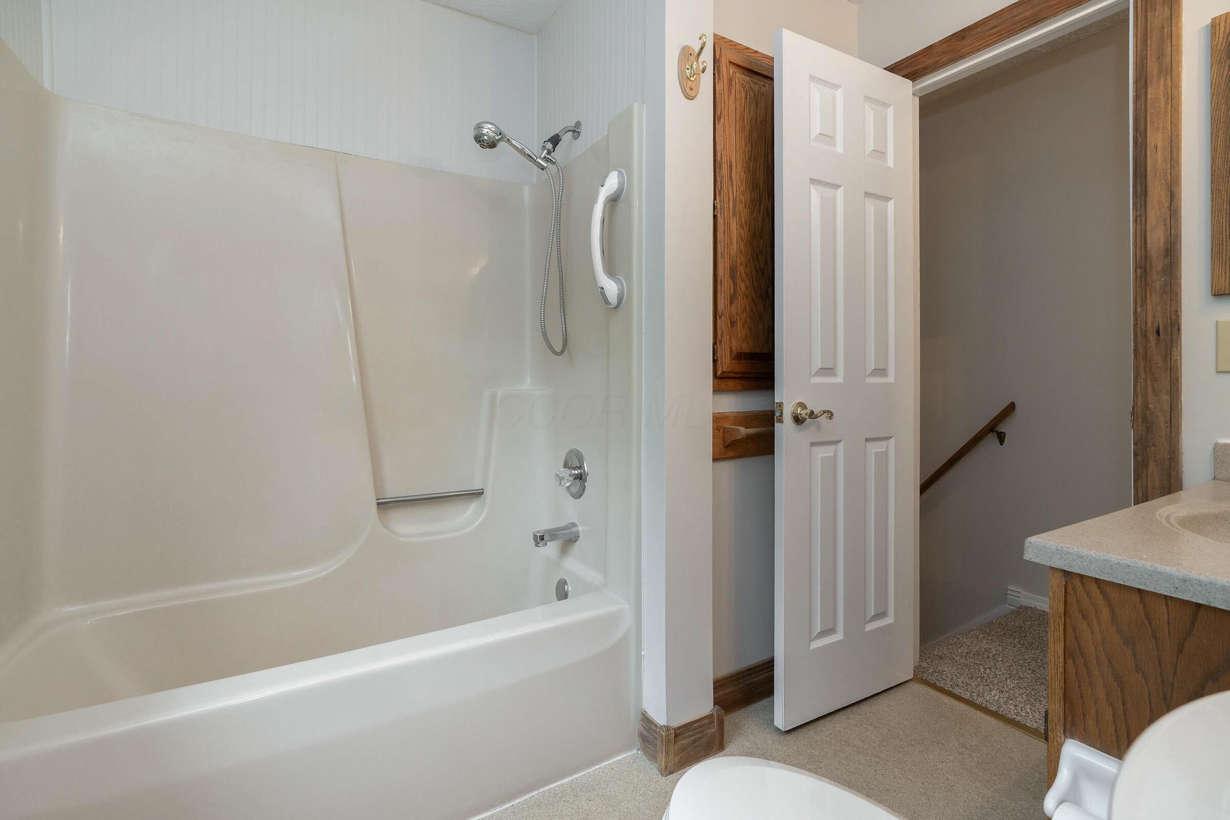 12643 Heimberger Road Northwest Baltimore, OH 43105 - Photo 17 of 49 Upper Level Full Bathroom