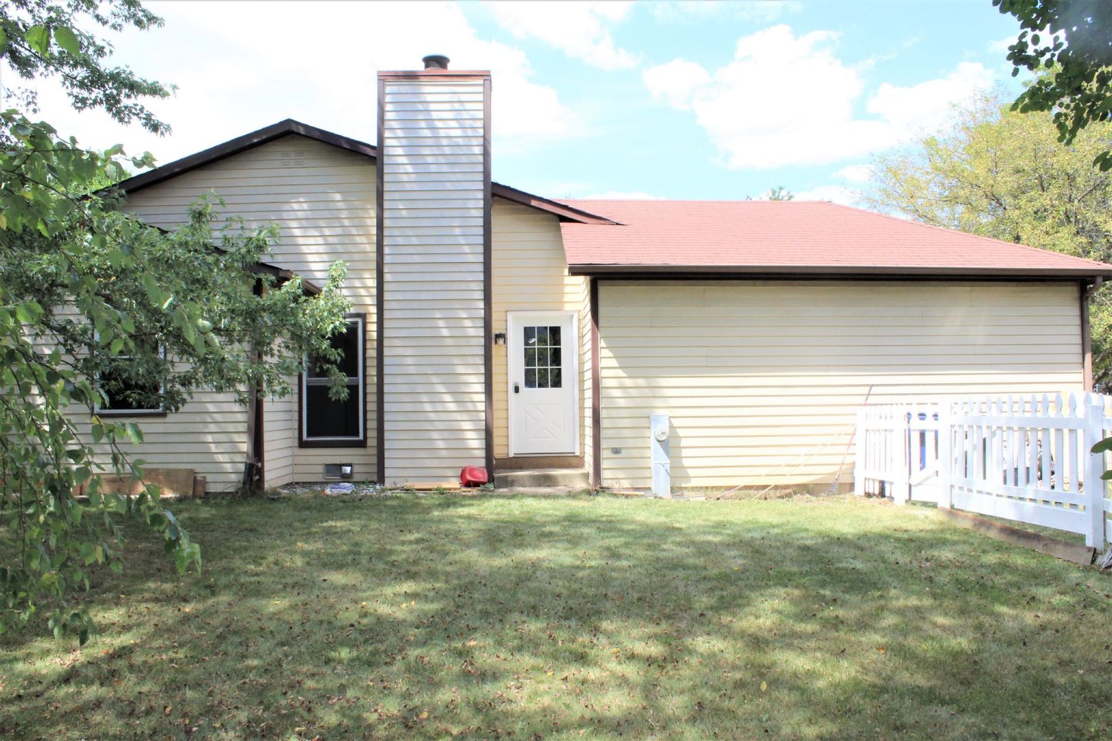 1391 Rennet Drive Naperville, IL 60565 - Photo 18 of 21 a front view of a house with a garden