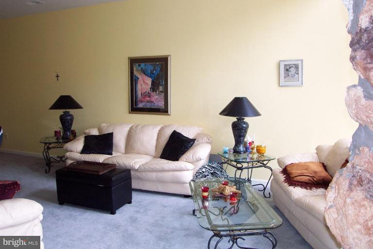 11206 Harbor Court, Unit 1206 Reston, VA 20191 - Photo 2 of 17 Living Room #2