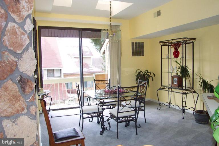 11206 Harbor Court, Unit 1206 Reston, VA 20191 - Photo 15 of 17 Dining Room