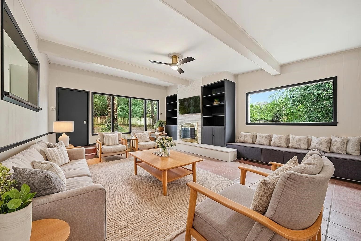 2534 Elmore Park Road Memphis, TN 38134 - Photo 15 of 35 a living room with furniture and a large window