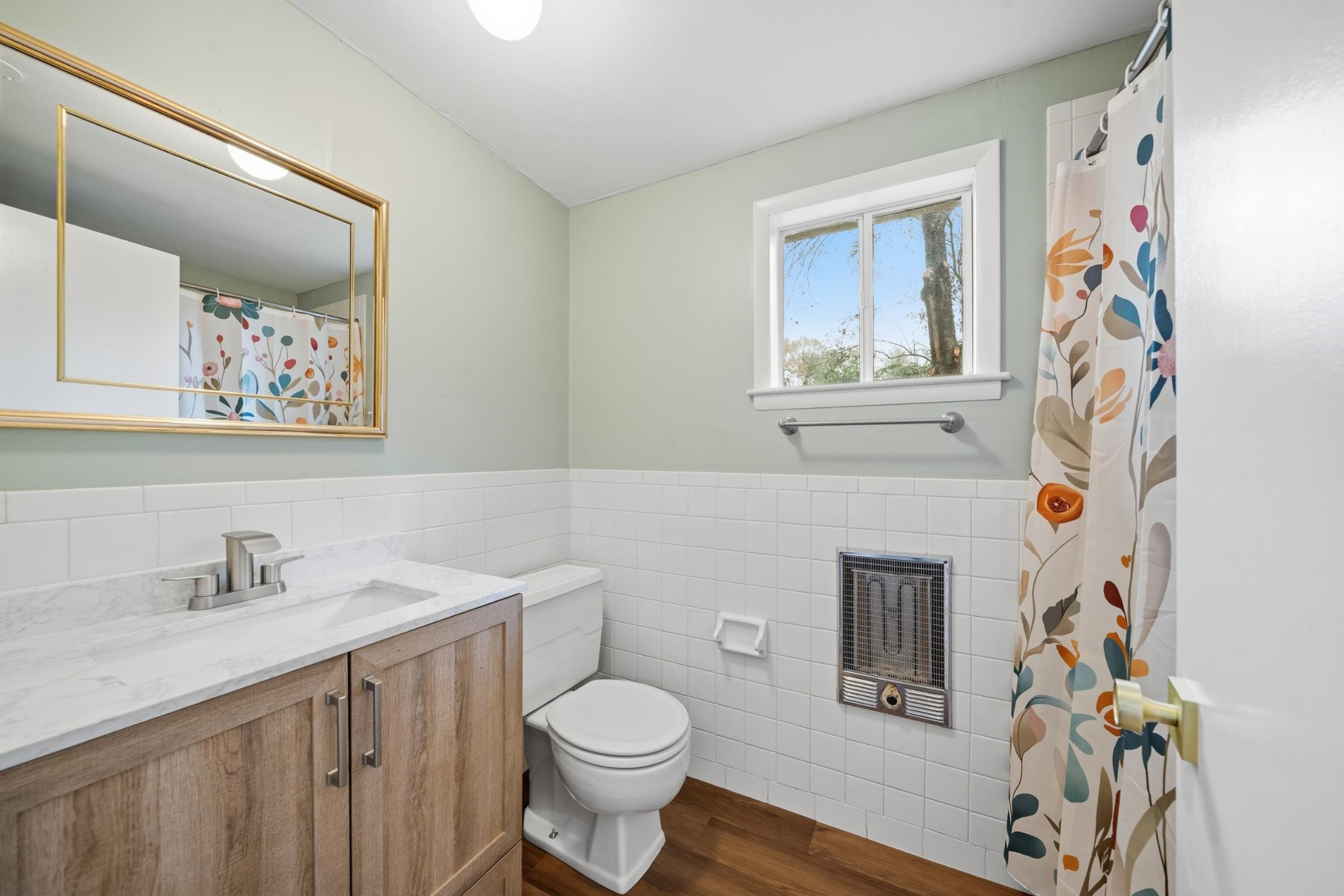 2534 Elmore Park Road Memphis, TN 38134 - Photo 19 of 35 a bathroom with a sink and a mirror