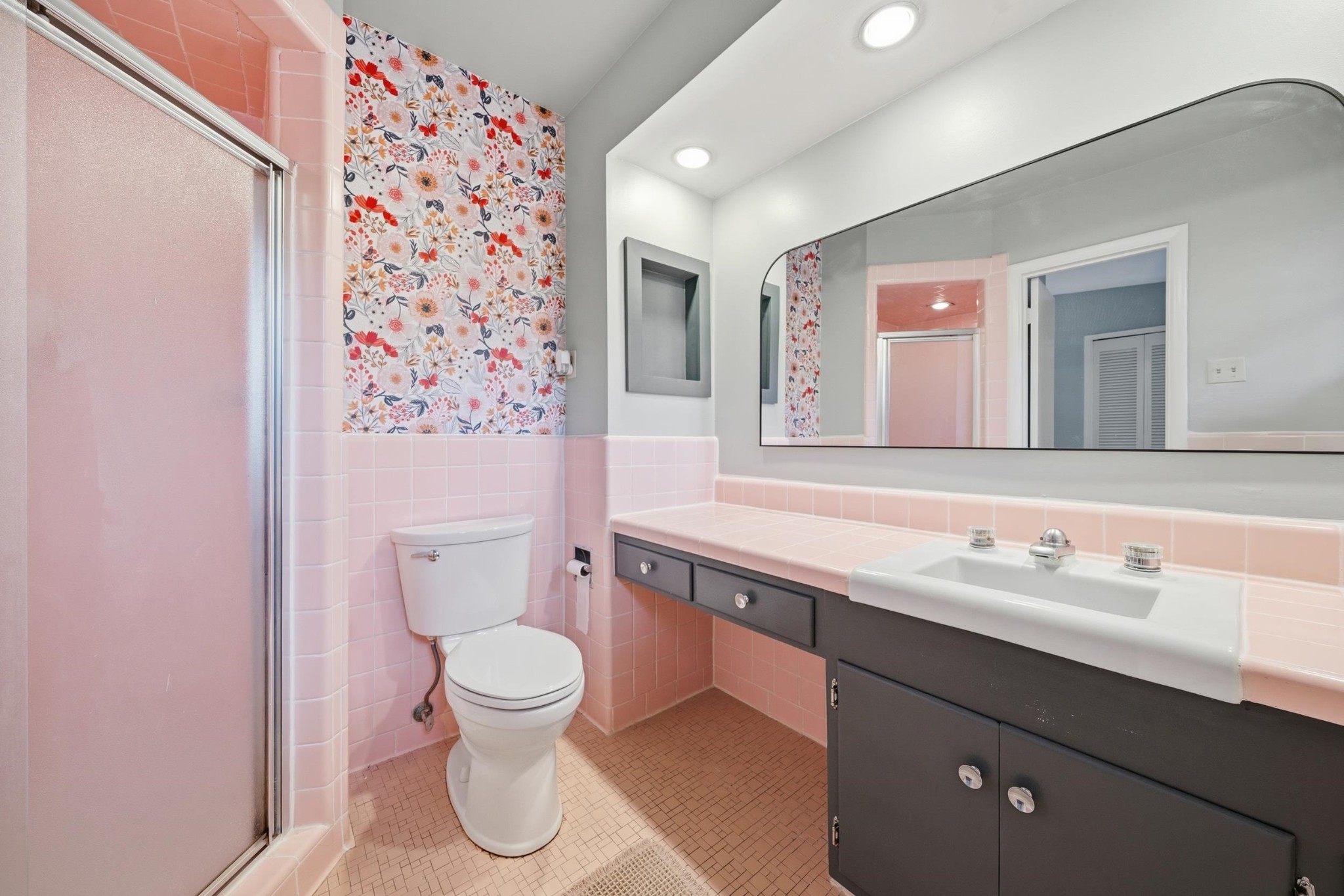 2534 Elmore Park Road Memphis, TN 38134 - Photo 23 of 35 a bathroom with a sink toilet and shower