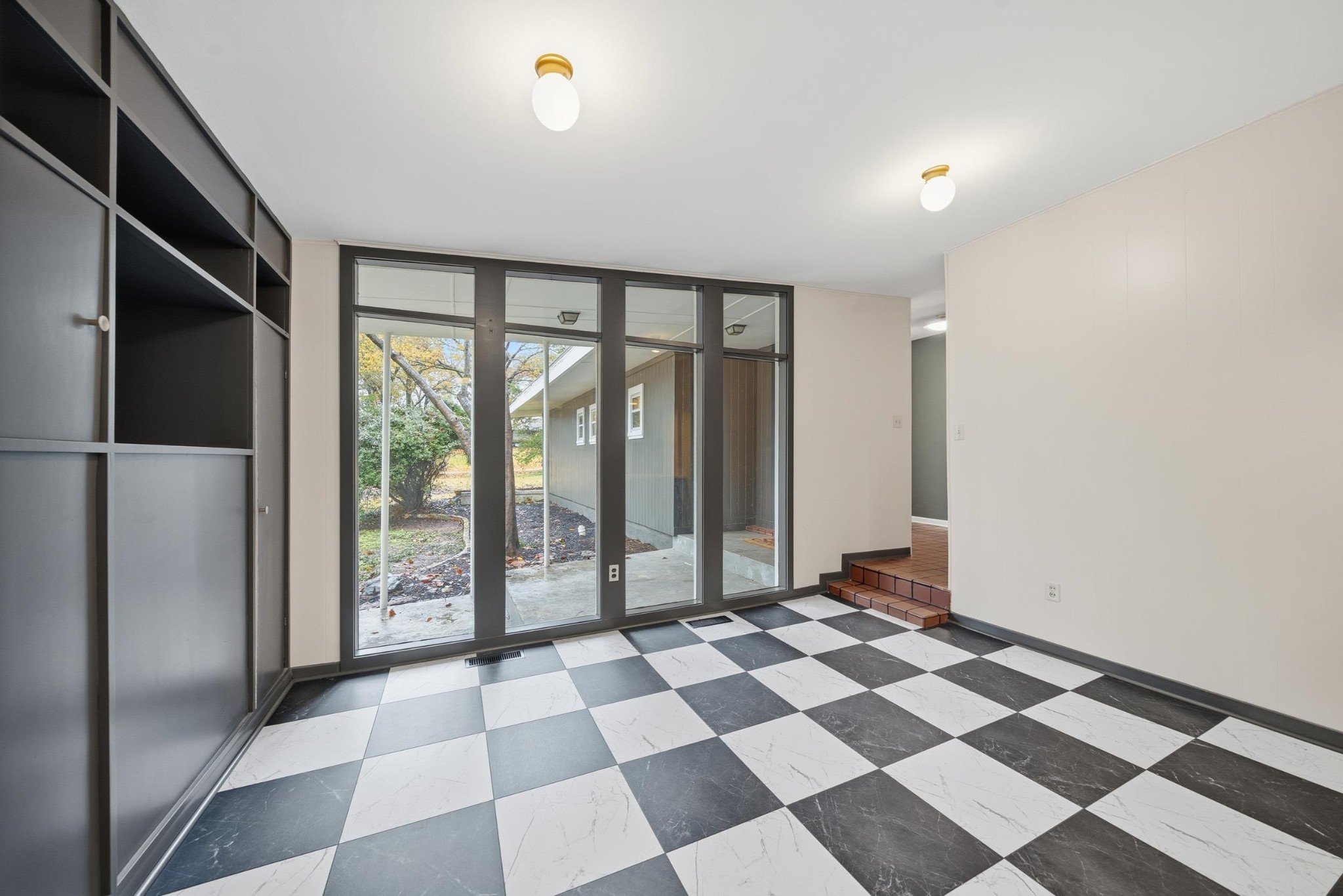2534 Elmore Park Road Memphis, TN 38134 - Photo 9 of 35 a view of a black and white checkered floor