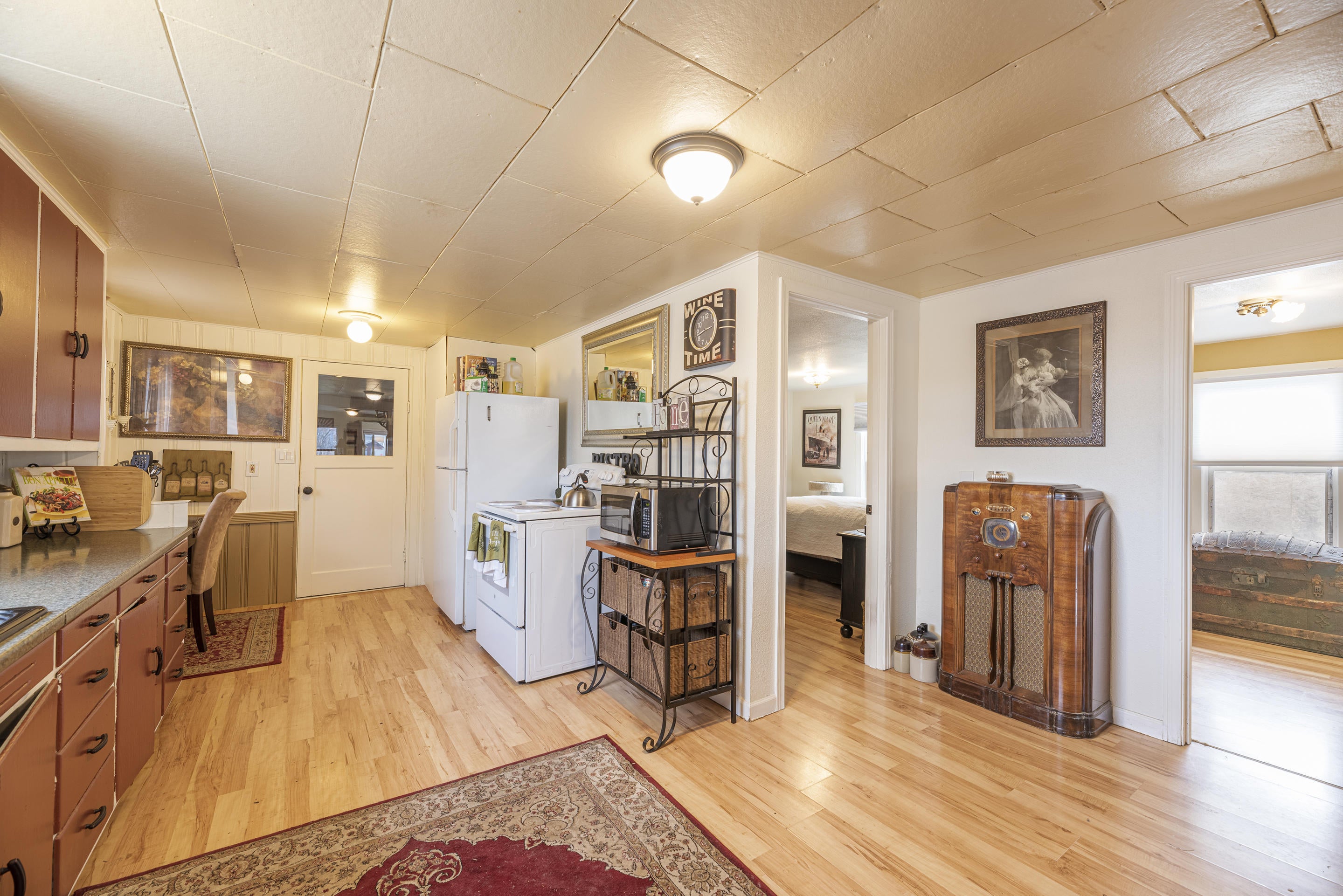 204 Southwest 2nd Street Redmond, OR 97756 - Photo 4 of 30 4