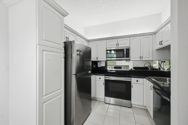 $2,400 | 5395 Firenze Drive, Unit K, Boynton Beach, FL 33437