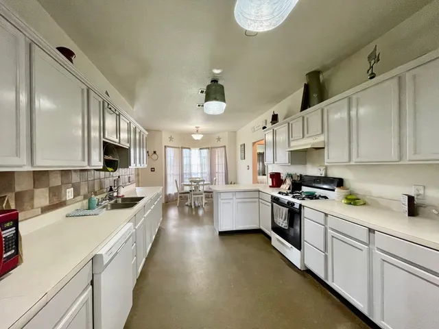 $399,000 | 862 County Road 4570, Kennard, TX 75847