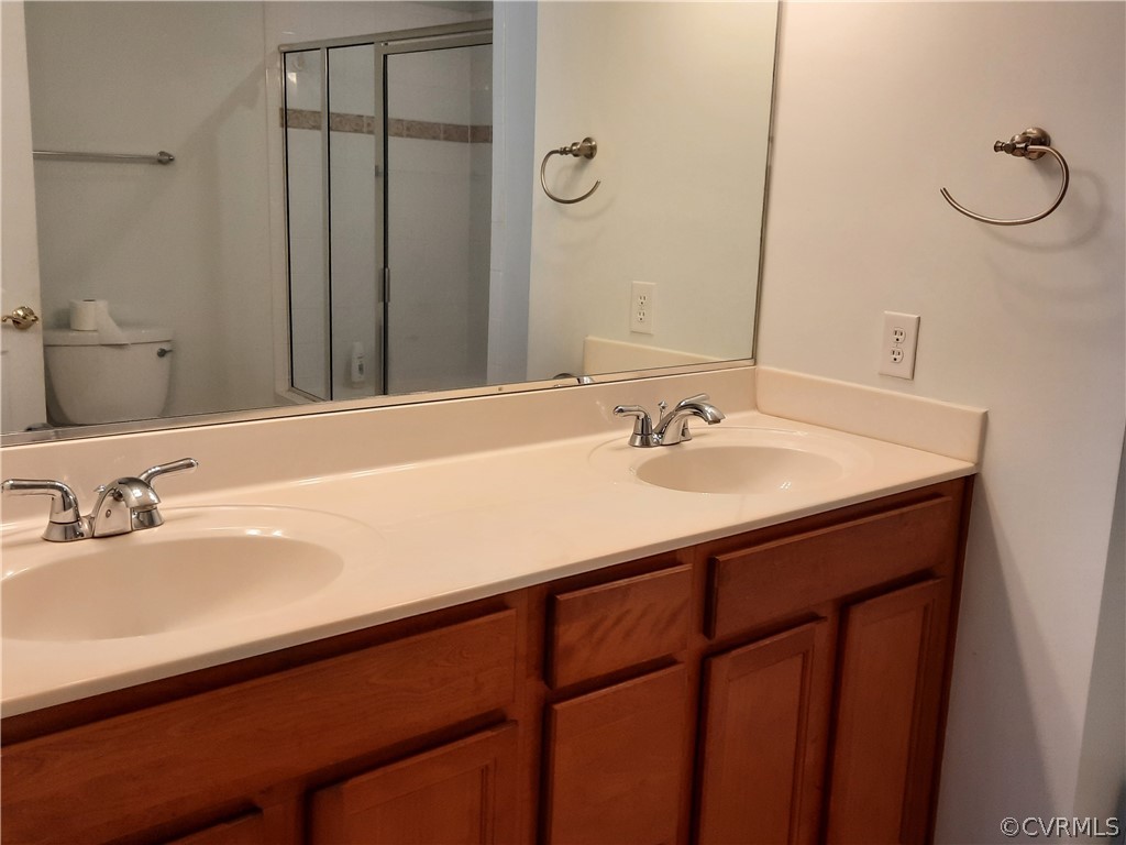 4008 Rotherham Circle Prince George, VA 23875 - Photo 7 of 17 Bath 2 is very large and has a large vanity with d