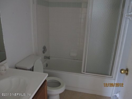 881 Gavagan Road Jacksonville, FL 32233 - Photo 12 of 16 Bathroom