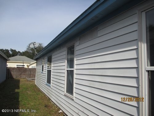 881 Gavagan Road Jacksonville, FL 32233 - Photo 14 of 16 Side View